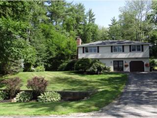 13 Mayflower Dr, Londonderry NH  03053-2518 exterior