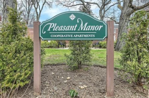 71 Broadway, Pleasantville NY  10570-1701 exterior
