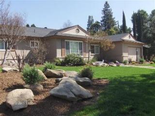 5530 Feland Ave, Fresno, CA 93711-2129