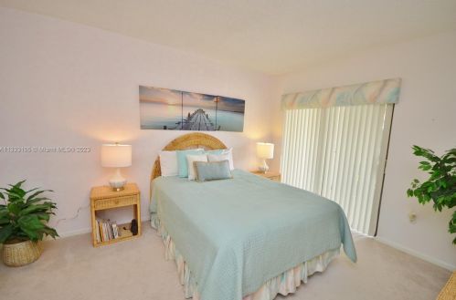14528 Balgowan Rd, Hialeah FL  33016-6436 exterior