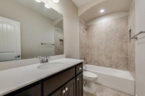 3605 Helm Ln, Denton TX  76210-8482 exterior