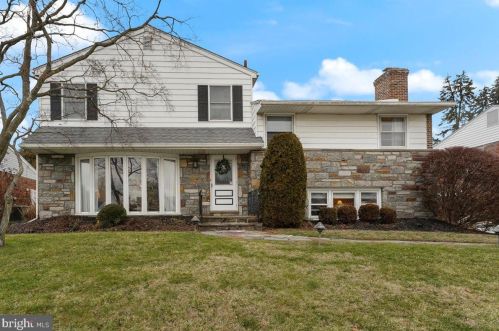 134 Greenbriar Dr, Pittsburgh, PA 19083-1817
