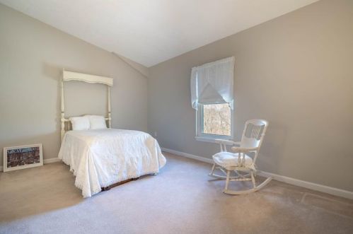 7097 Clubview Dr, Bridgeville PA 15017-3617 exterior