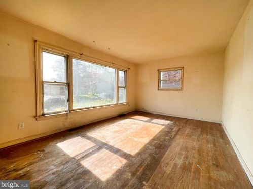 2445 Owen Dr, Wilmington, DE 19808-4214