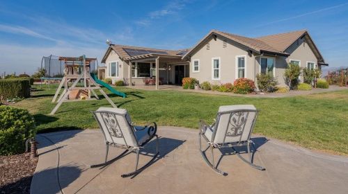 4025 Ashford Cir, Hollister CA  95023-8966 exterior