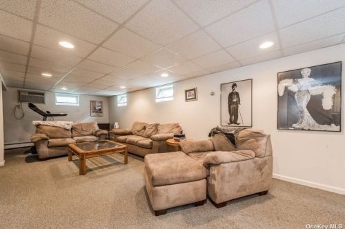 29 Croydon Dr, North Bellmore NY  11710-3054 exterior