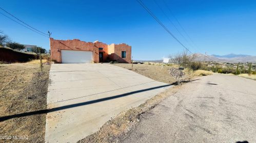 886 Oaxaca Ct, Nogales, AZ 85648-1915