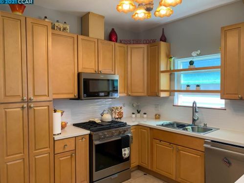 1610 14th St, Oakland CA  94607-1512 exterior