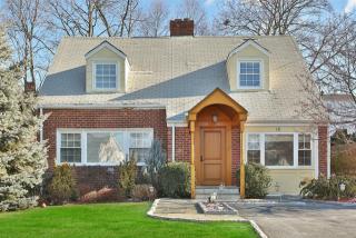 18 Douglas Pl, Yonkers, NY 10709-2703