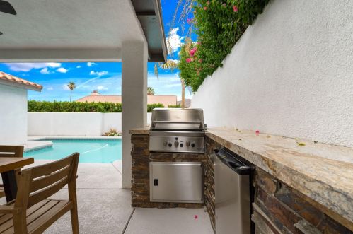 54404 Avenida Madero, La Quinta CA  92253-3620 exterior
