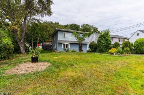 66 Skyline Lake Dr, Skyline Lakes, NJ 07456-1917