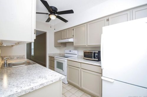 11 Riverview Dr, East Windsor, CT 06088-4620