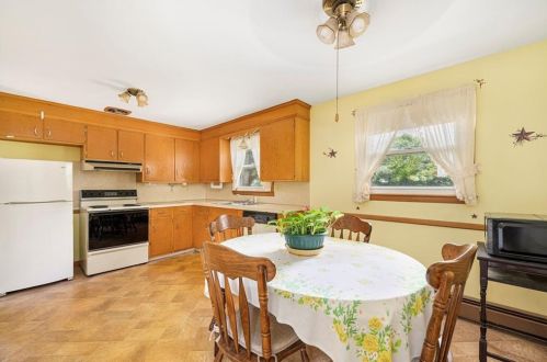 57 Meadowcrest Dr, Cumberland, RI 02864-6424