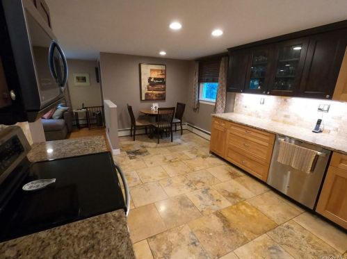 14 Montfort Woods Rd, New Hamburg NY  12590-3510 exterior