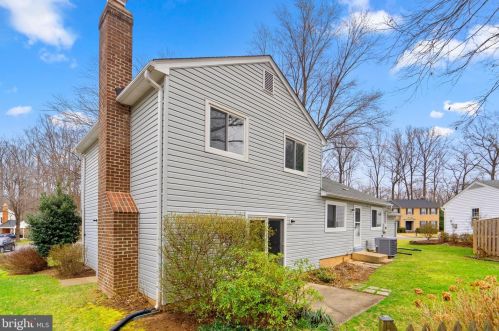 6010 Rdg Frd Dr, Springfield VA 22015-3651 exterior