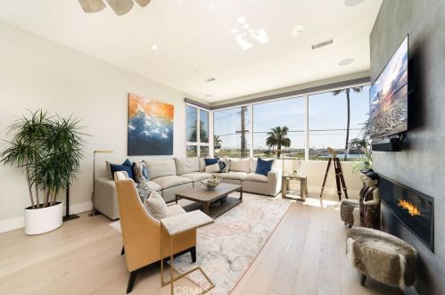 231 Seal Beach Blvd, Seal Beach CA  90740-2633 exterior