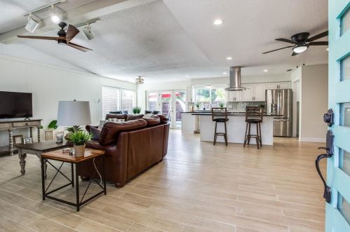 2131 Blossom Ln, Richardson TX  75081-4703 exterior