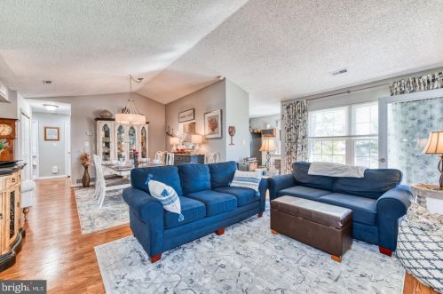 558 Cedar Holw Dr, Yardley PA exterior