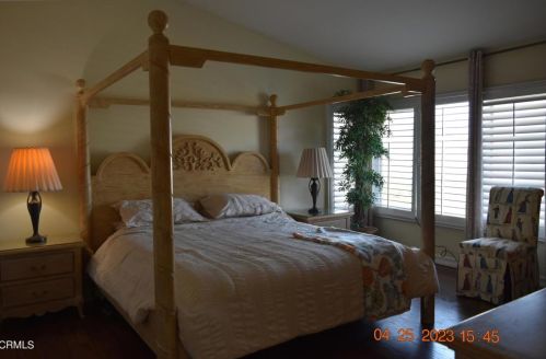 706 Princessa Dr, Oxnard CA  93030-7690 exterior