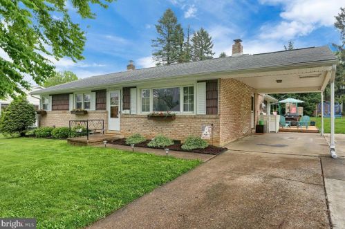 541 Old Orchard Ln, Camp Hill PA  17011-1829 exterior