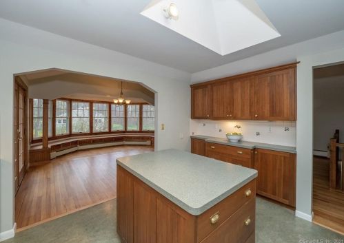 25 Arrowhead Rd, Wilton CT  06897-4402 exterior