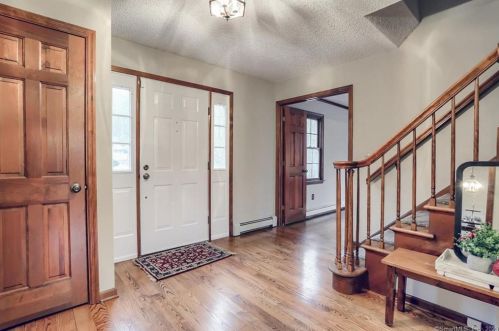 8 Thunder Ridge Rd, Sandy Hook CT  06482-1643 exterior