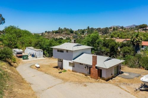 9966 Bon Vue Dr, El Cajon, CA 92021-2515