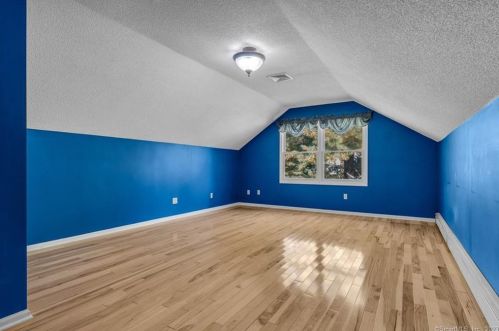 19 Fairlawn Dr, Wallingford CT 06492-2588 exterior