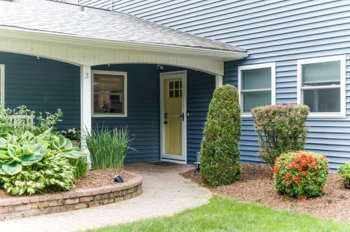 3 Teak Ct, Lake Grove, NY 11755-1807