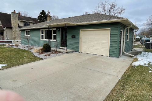 1016 Labaree St, Watertown, WI 53098-3037