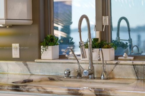 4828 Peninsula Dr, Daytona Beach FL 32127-7203 exterior