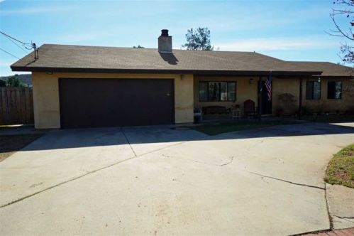 13141 Lakeshore Dr, Lakeside, CA 92040-3317