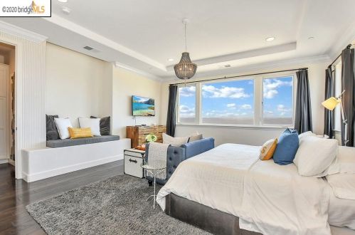 13445 Campus Dr, Oakland CA  94619-3711 exterior