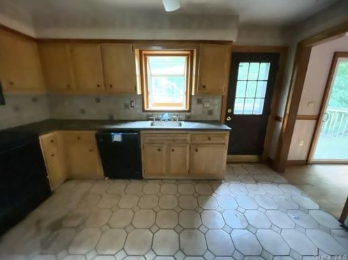 3821 Gomer St, Yorktown Hgts NY  10598-1724 exterior