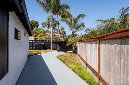 725 Teaberry St, Encinitas CA  92024-3353 exterior