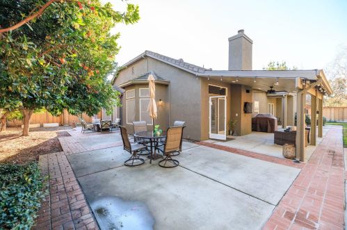 1955 Tuolumne Rd, Turlock CA  95382-8912 exterior