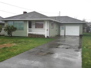 1506 Market St, Ocosta, WA 98520-6823
