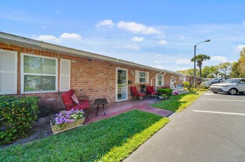 38 Fairway Ct, Deland, FL 32724-7051