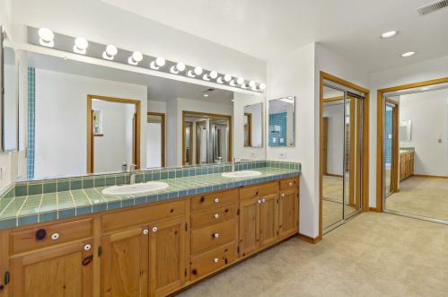 1750 Orch Rd, Hollister CA  95023-9210 exterior