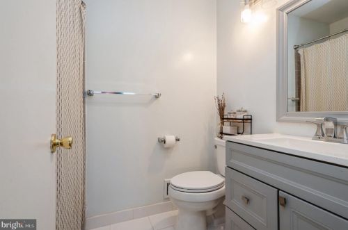 20 Van Buren Pl, Lawrence Township NJ  08648-4345 exterior