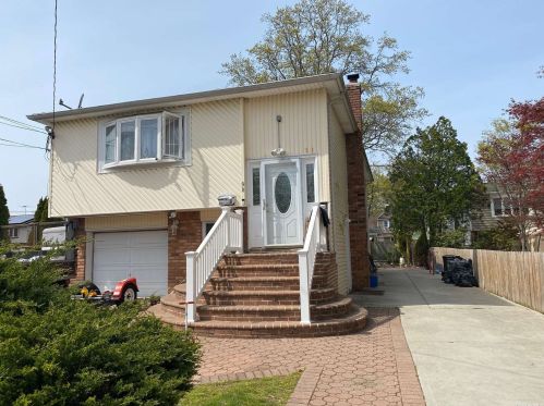 98 Debevoise Ave, Roosevelt, NY 11575-1712