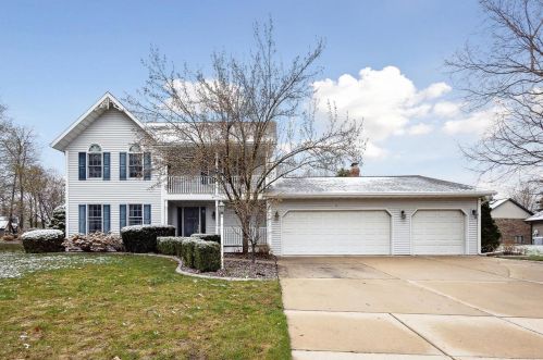 2034 Shady Ln, Green Bay, WI 54313-9313