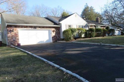 28 Garnett Pl, Norwood, NJ 07648-1242