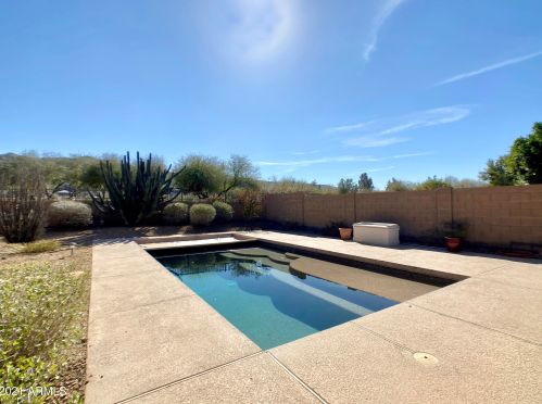 8032 27th Way, Phoenix, AZ 85042-7063