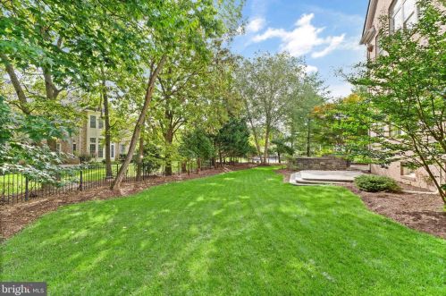 43530 Butler Pl, Leesburg VA 20176-7428 exterior