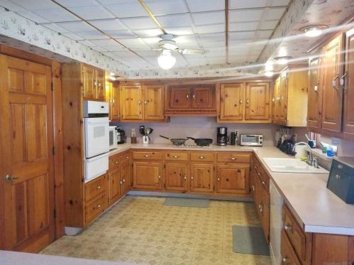266 Thrift St, Hauppauge, NY 11779-6231