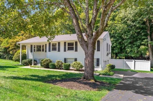 10 White Birch Dr, Crotonville NY  10562-2521 exterior