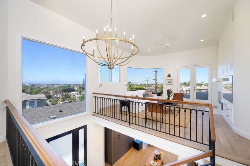 513 Dianthus St, Manhattan Beach CA  90266-6720 exterior