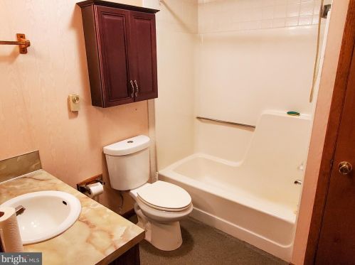 65 Ream Rd, Ephrata PA  17522-9792 exterior