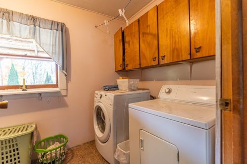 1179 Barkeyville Rd, Grove City PA  16127-4901 exterior